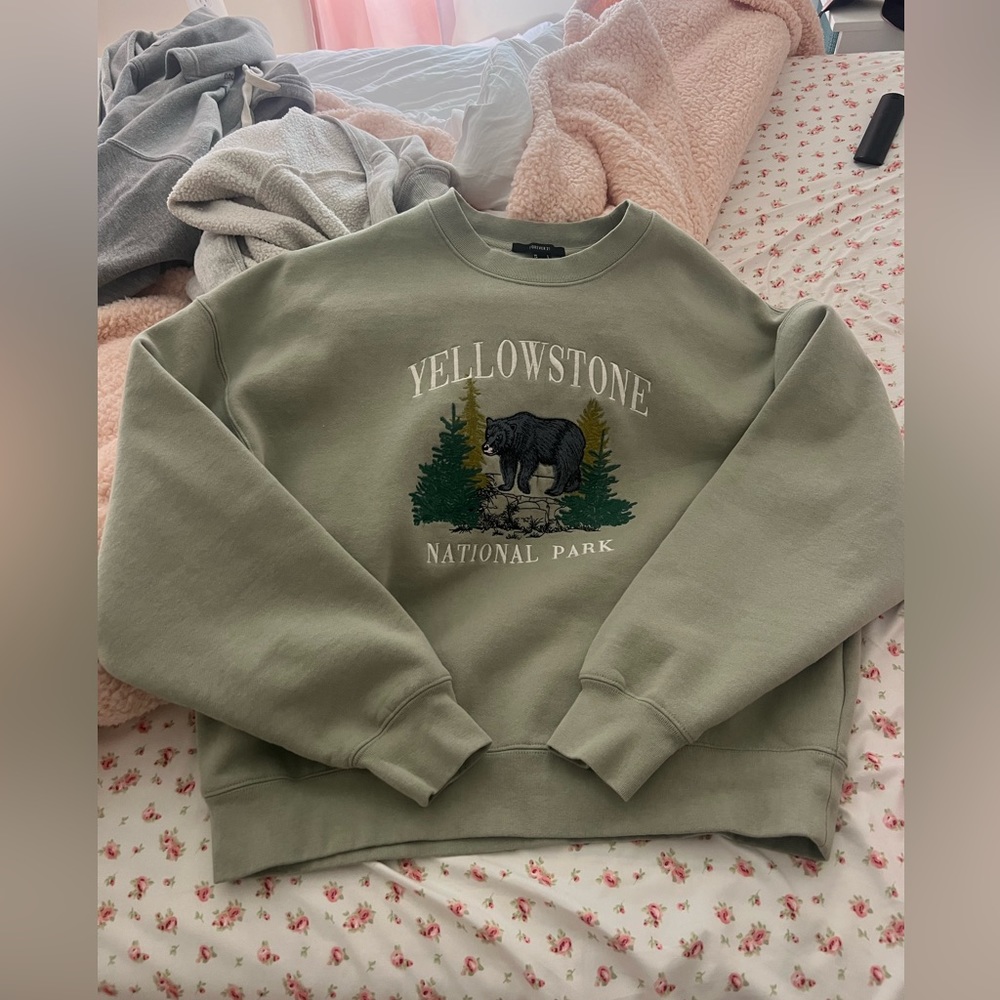 Yellowstone embroidered crewneck